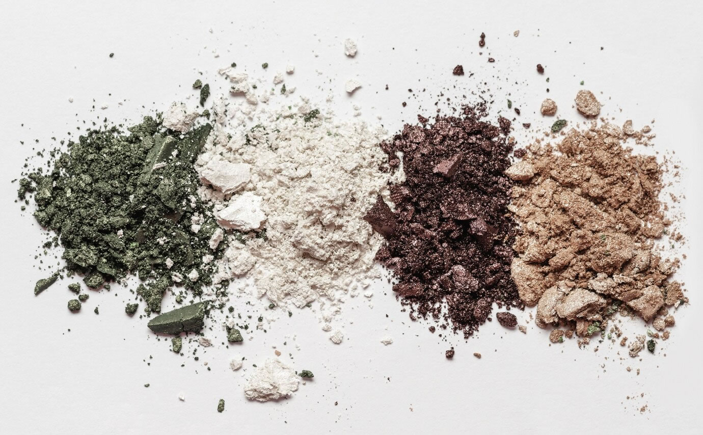 Kedi Kumu Çeşitleri: Bentonit, Silika ve Doğal Kum Karşılaştırması